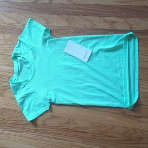 Lululemon Swiftly Tech Short Sleeve 2.0. Size 4. Pistachio